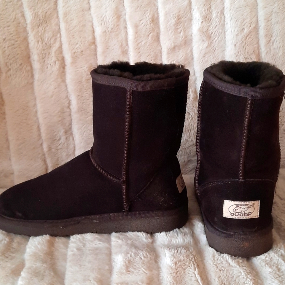 auabp sheepskin boots chocolate size 6 UGG like